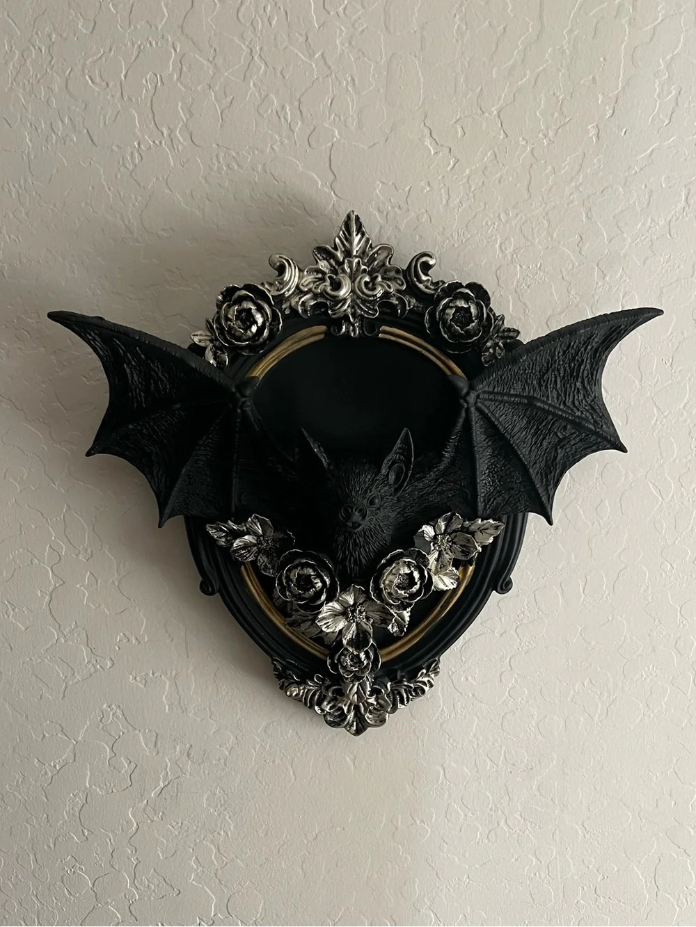 Black and Gold Bat Wall Plaque - Decorative Home Wall Decor Halloween